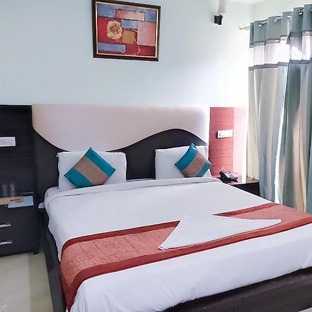 Roomshala 110 Hotel Mulaqaat - Shiv Nadar University Dadri Exterior photo
