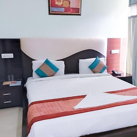 Roomshala 110 Hotel Mulaqaat - Shiv Nadar University Dadri Exterior photo