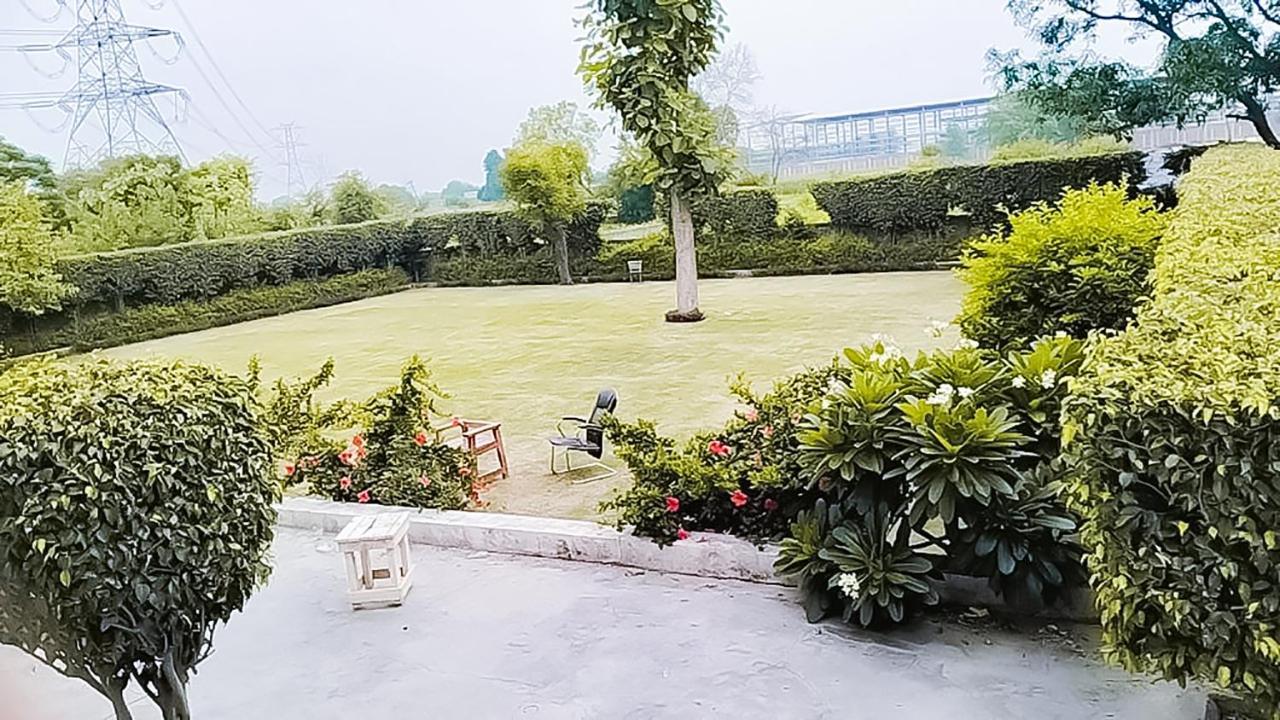Roomshala 110 Hotel Mulaqaat - Shiv Nadar University Dadri Exterior photo