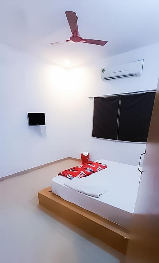 Roomshala 110 Hotel Mulaqaat - Shiv Nadar University Dadri Exterior photo