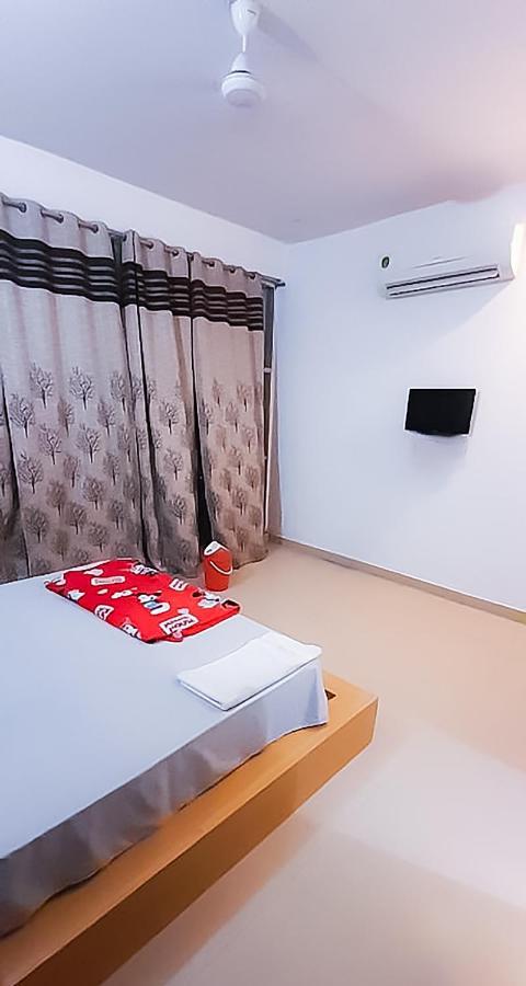 Roomshala 110 Hotel Mulaqaat - Shiv Nadar University Dadri Exterior photo