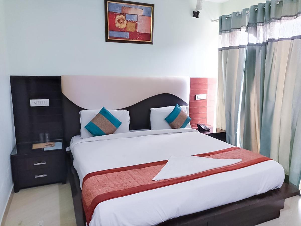 Roomshala 110 Hotel Mulaqaat - Shiv Nadar University Dadri Exterior photo